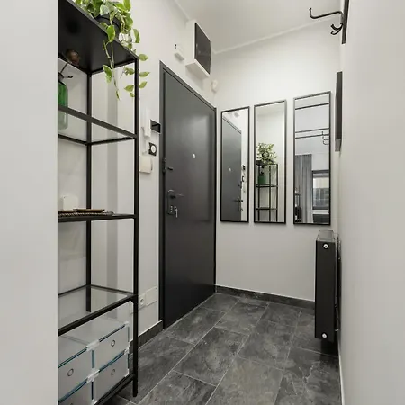 Luxury With Furnished Terrace, Garden And Parking By Renters Apartment Warsaw