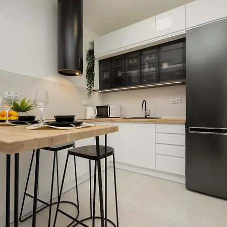 Luxury With Furnished Terrace, Garden And Parking By Renters *