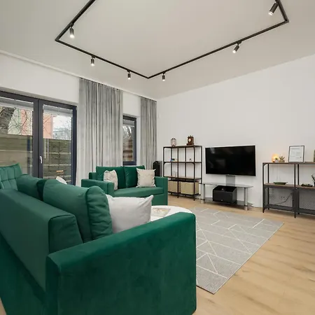 Luxury With Furnished Terrace, Garden And Parking By Renters Apartment Warsaw